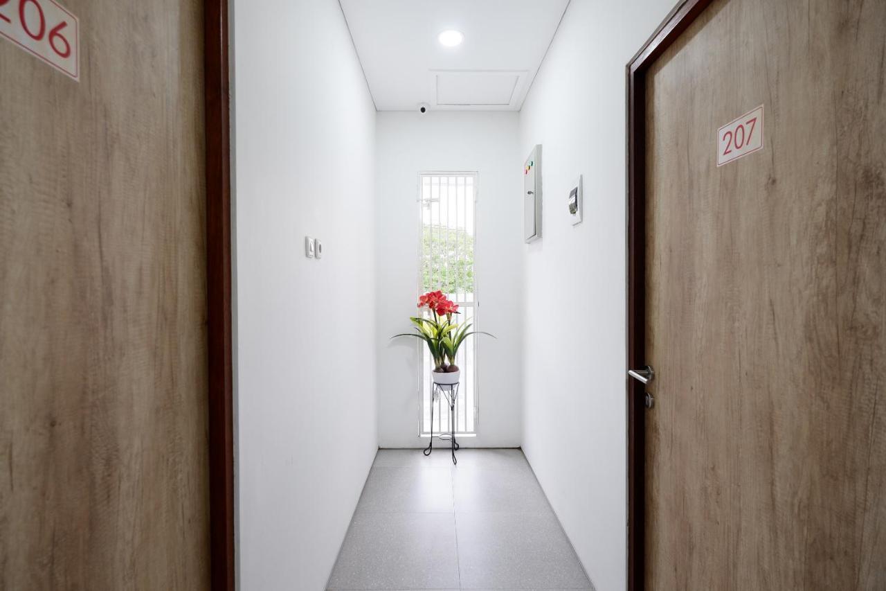 Hotel Oyo 2298 Jebres House Syariah Solo Exterior foto