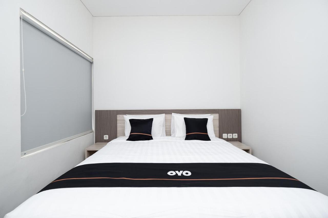 Hotel Oyo 2298 Jebres House Syariah Solo Exterior foto