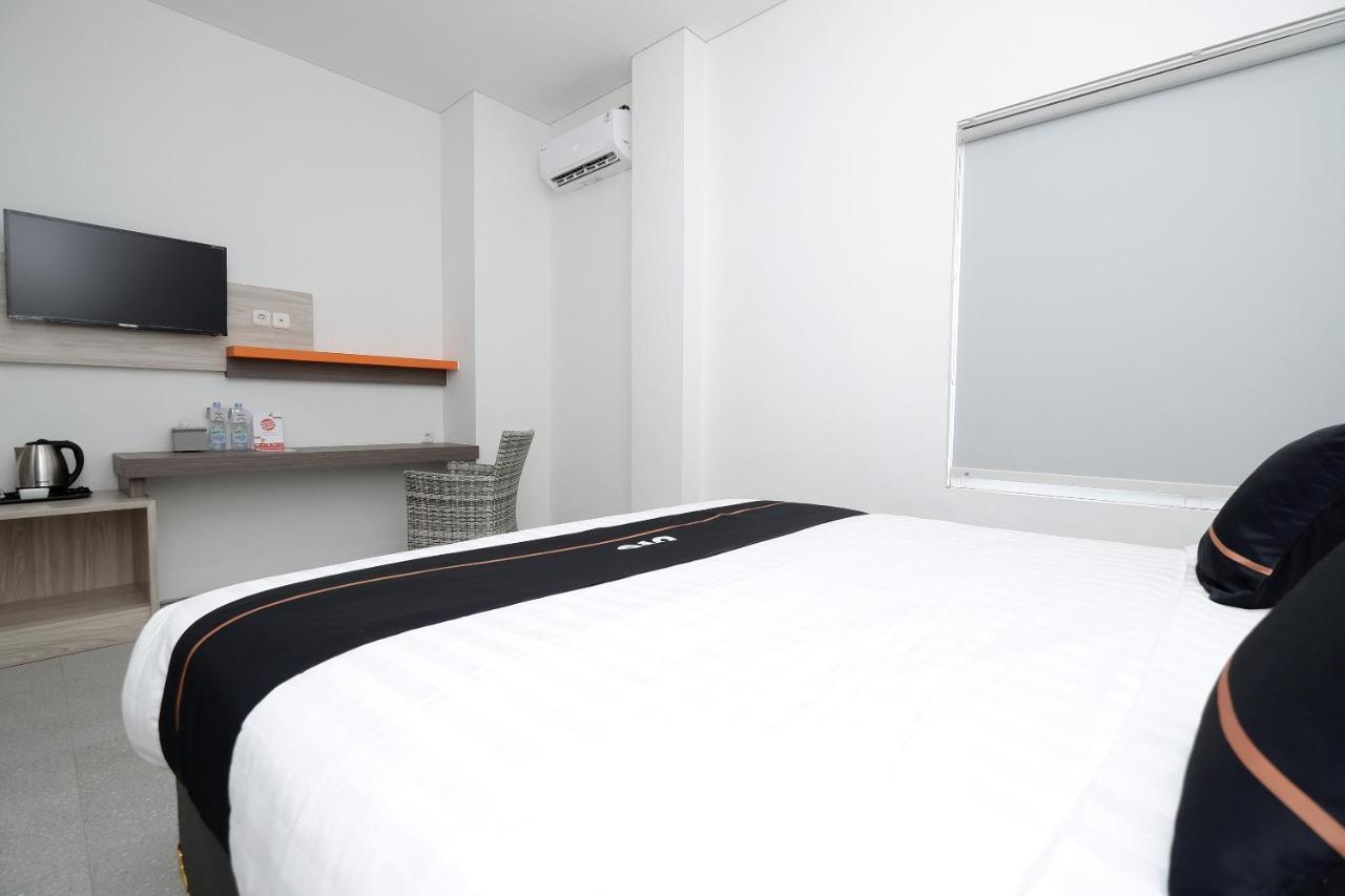 Hotel Oyo 2298 Jebres House Syariah Solo Exterior foto