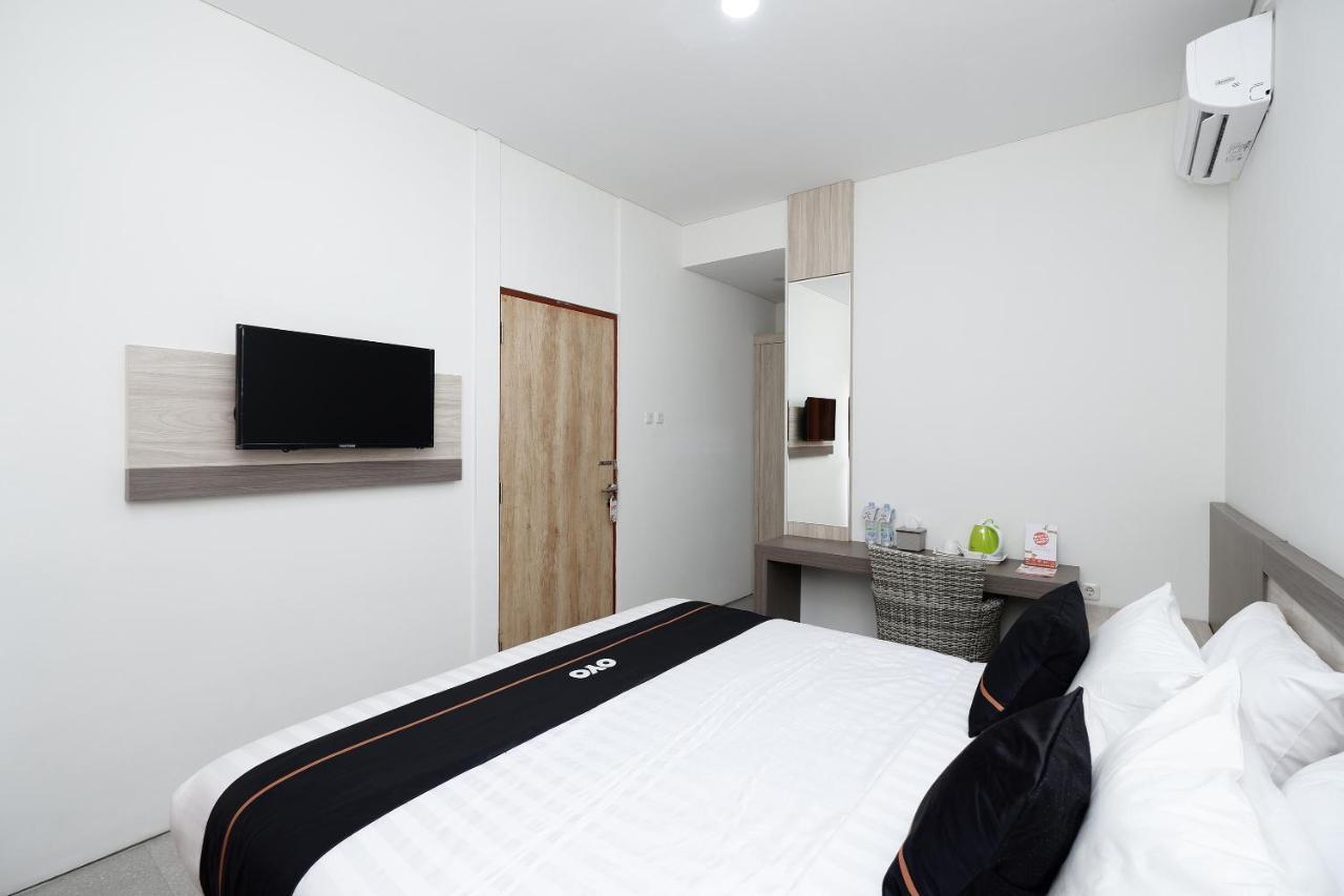 Hotel Oyo 2298 Jebres House Syariah Solo Exterior foto